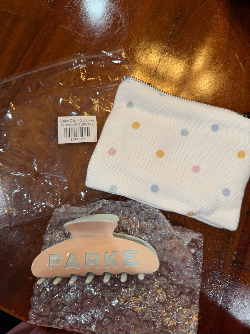 PARKE CUPCAKE Hair Claw Clip - Picture 4 of 4